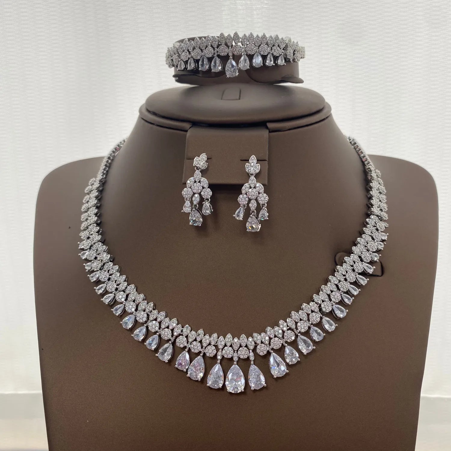 Luxury White Cubic Zirconia Bridal Jewelry Set Brides Accessories Tassel Water Drop Necklace Earring 4pcs Set for Wedding Party